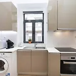 Apartamento Charming Campo De Ourique Duplex