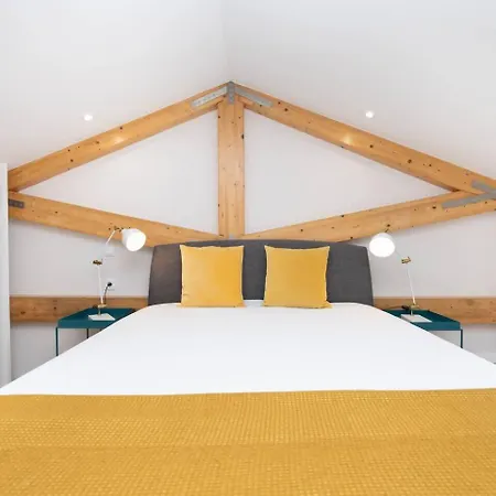 Charming Campo De Ourique Duplex Apartamento