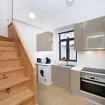 Apartment Charming Campo De Ourique Duplex