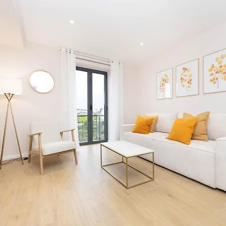 Charming Campo De Ourique Duplex Апартаменты *
