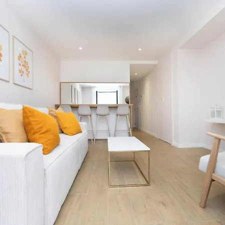 Charming Campo De Ourique Duplex Apartment *