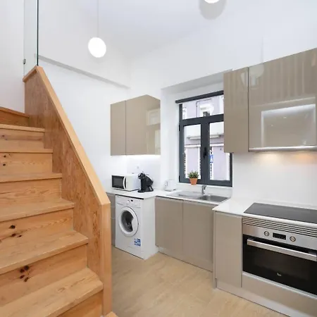 Апартаменты Charming Campo De Ourique Duplex