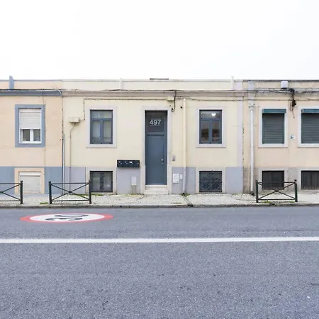 Апартаменты Charming Campo De Ourique Duplex *